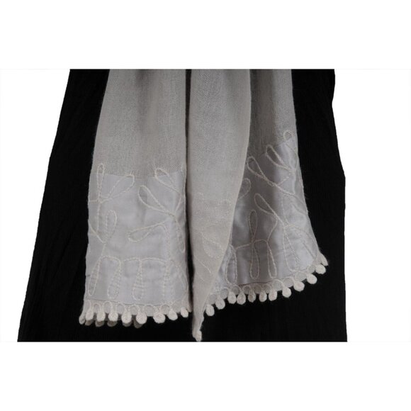 Asta Barrington Barnets NYC Womens Cashmere Scarf Beige Embroidered Fringe - Picture 2 of 7